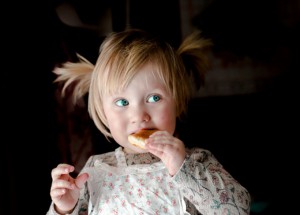 子供がおやつの食べ過ぎでご飯を食べない状況を変える方法